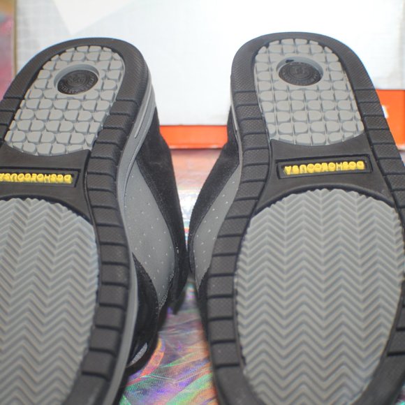 NWT KIDS DC SHOES - Picture 3 of 3